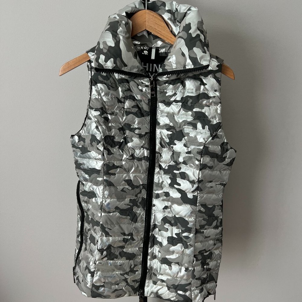 THINK ROYLN SILVER CAMO VEST SZ SMALL